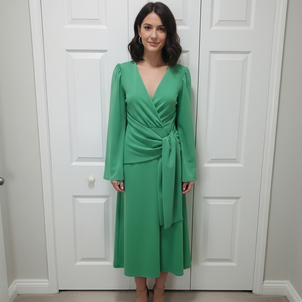 Boohoo Green Long Sleeve Bell Sleeve Sheath Dress for Night Out - Picture 3 of 14